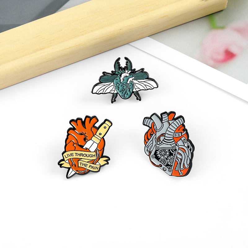 Bros Pin Enamel Bentuk Hati / Pisau / Hati / Serangga 3 Gaya Untuk Hadiah Teman