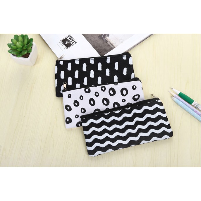 

TERLARIS!!! Tempat Pensil Black n White UNIK
