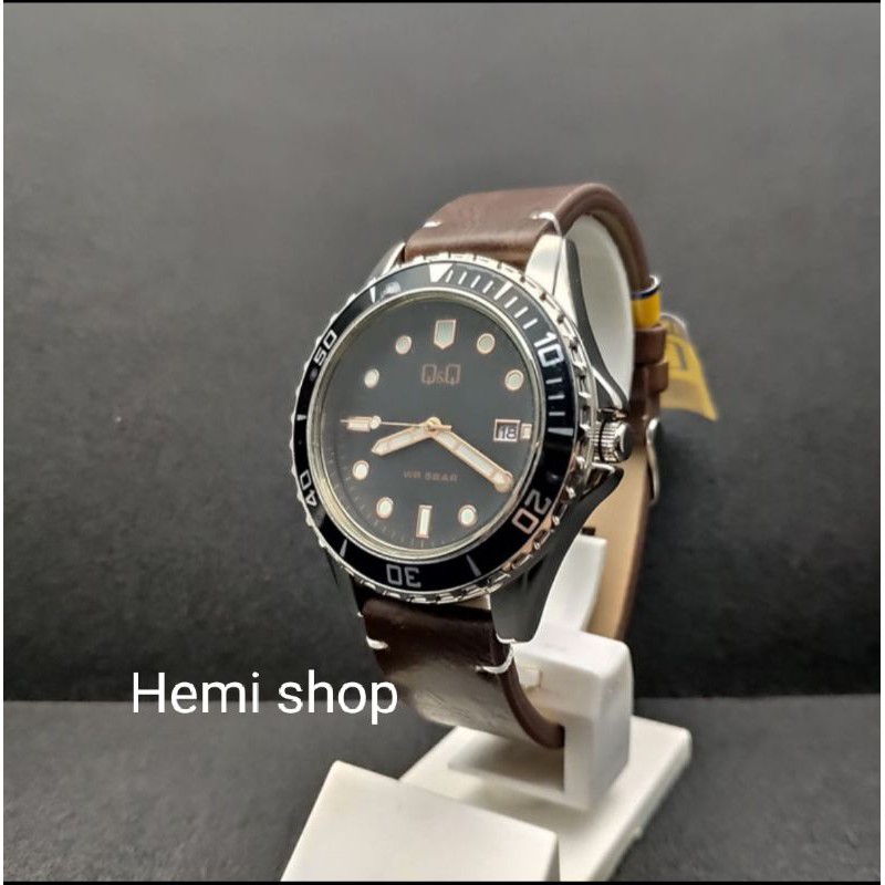 Jam Tangan Pria Q&Q QnQ QQ Analog Strap Cokelat A172J312Y Original