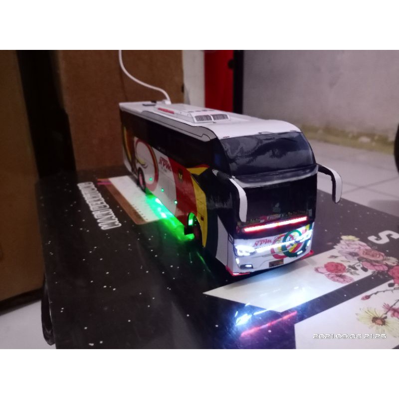 miniatur bus (papercraftBus)