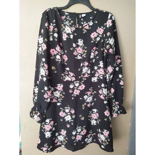 dress hnm bekas dress hnm preloved gaun hnm bekas gaun hnm preloved