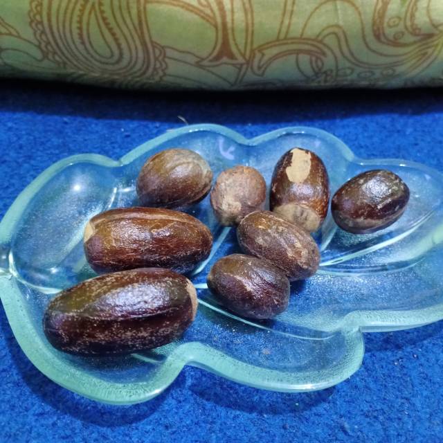 

pala utuh / biji pala / nutmeg / biji polo 100g