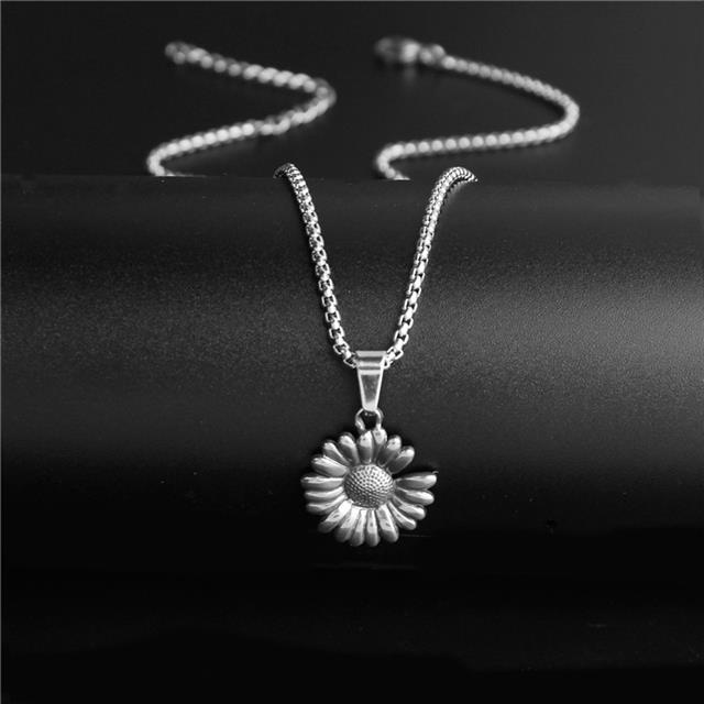 Korea Dongdaemun little Daisy kalung wanita trendi fashion pendek kalung sweater chain in titanium b