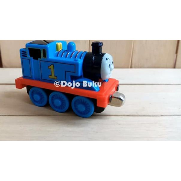 ❉ Thomas & Friends : THOMAS Full Besi 8 cm pakai Magnet ✫