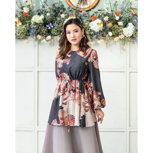 Claire blouse / blouse kerja / blouse motif / blouse lebaran / seragam keluarga / wearing klamby loo