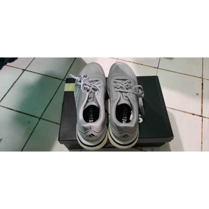 Sepatu Adidas supernova