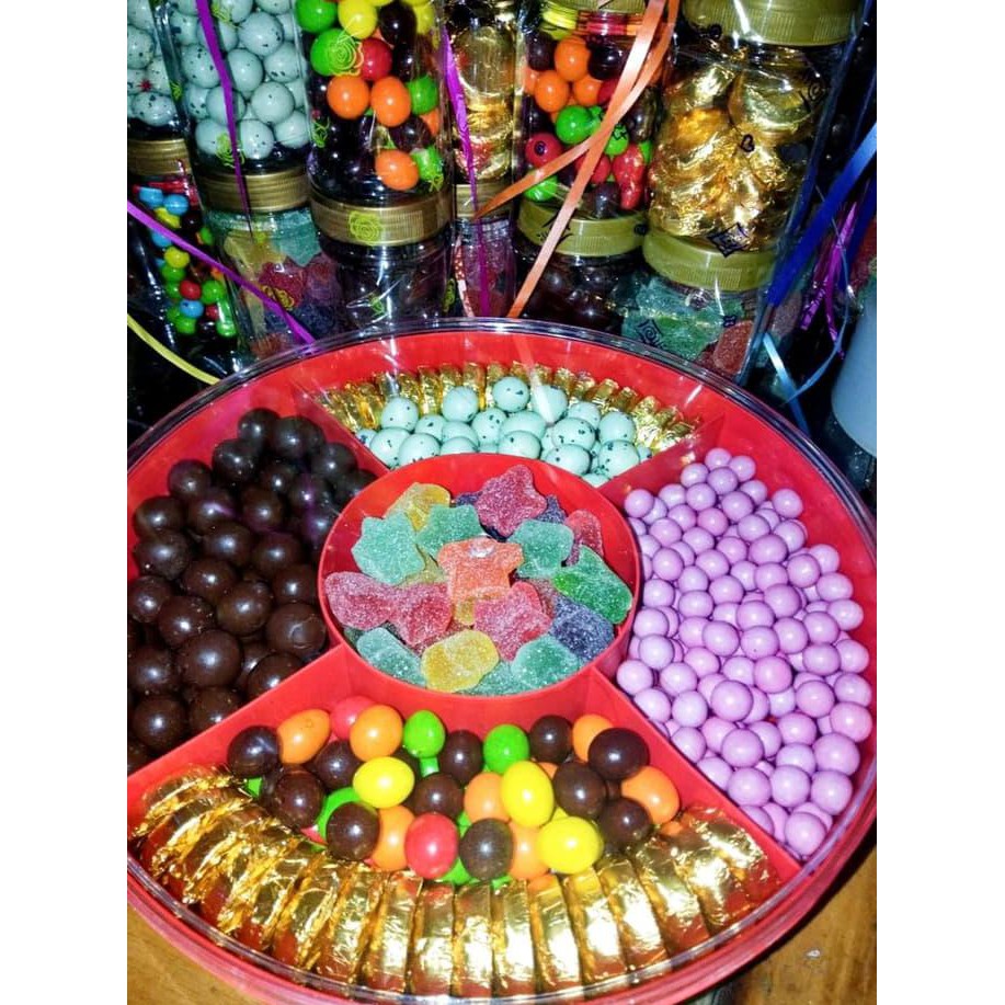 

Bestseller! Paket Coklat Lebaran - Kue Cokelat 6 Toples