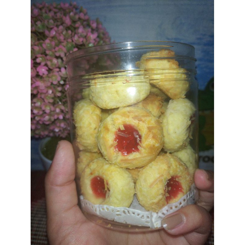 

kue kering Thumbprint cookies strawberry