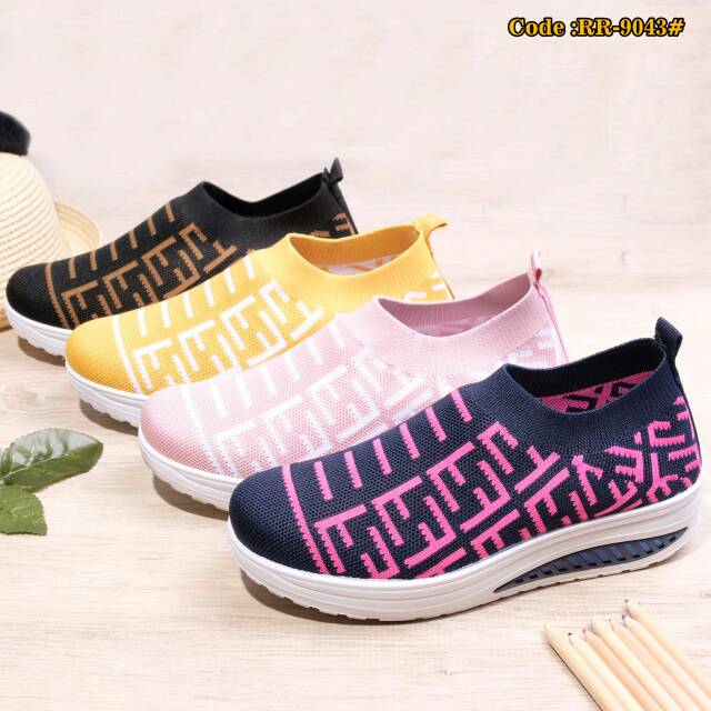 Women Sneakers Fendi AH9043