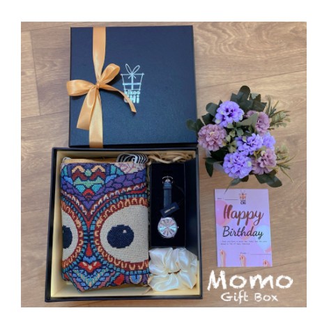 

Paket Momo Gift- Hadiah Kado Ulang Tahun Wanita - Hampers Ulang Tahun Tas dan Jam Tangan