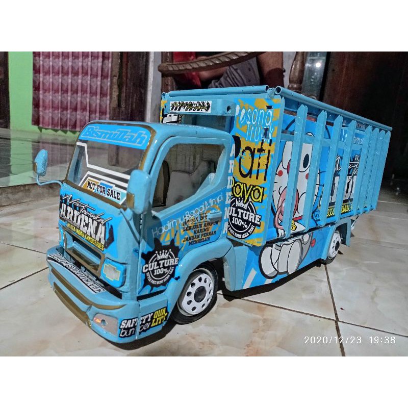 Miniatur Truck Kayu full mbois ( bisa oleng )