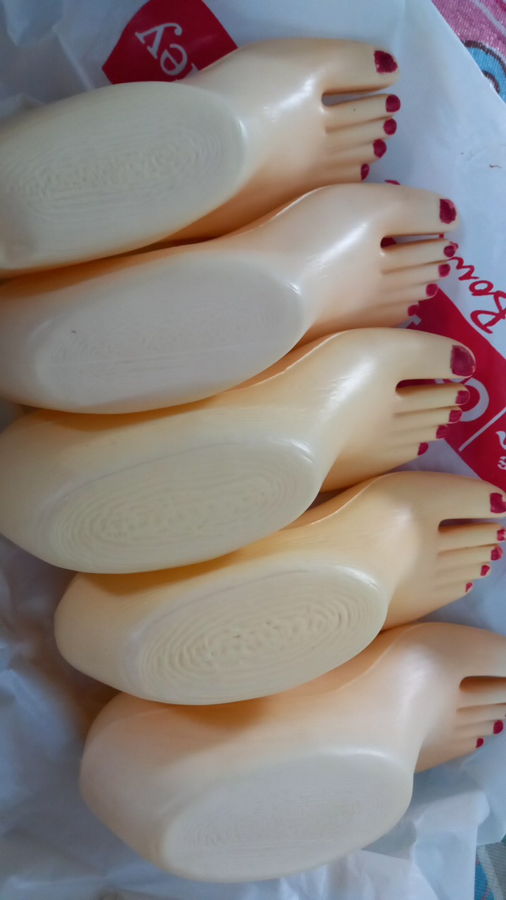 Manekin Display Pajangan Sandal Telapak Kaki Bahan Plastik