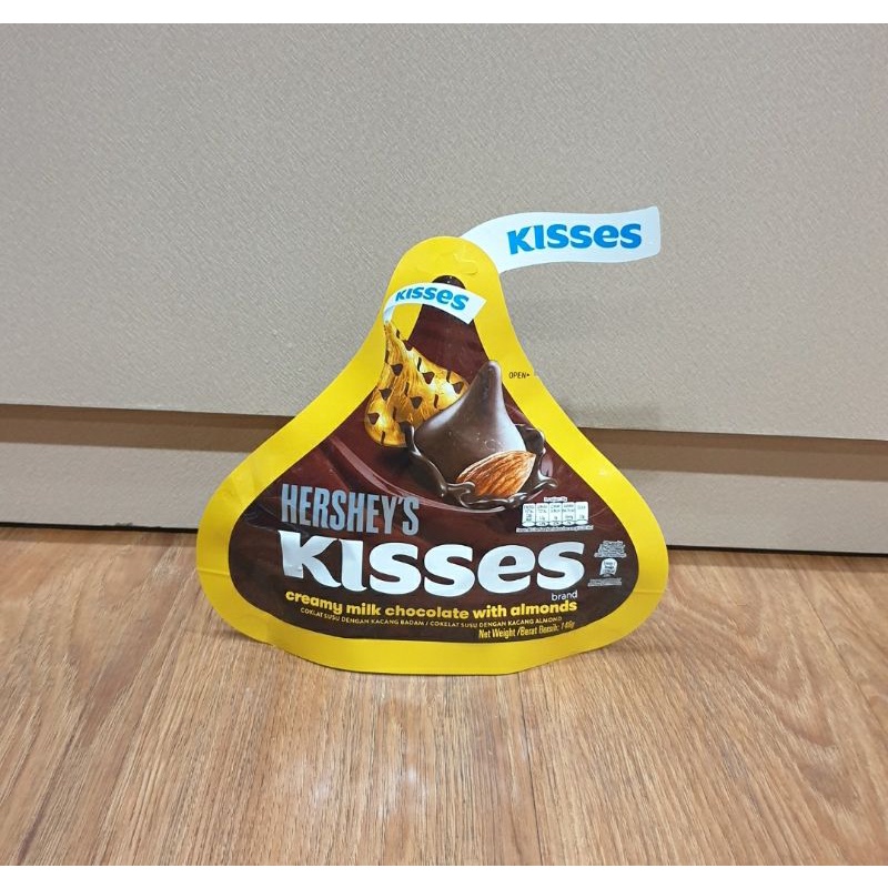

Hershey Kisses Chocolate Creamy Milk With Almonds/Coklat Almond 146 Gr