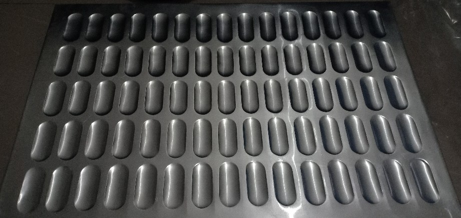 Loyang Lidah Kucing Besar Isi 75 Lubang Ukuran 40 X 60 Alumunium Tebal