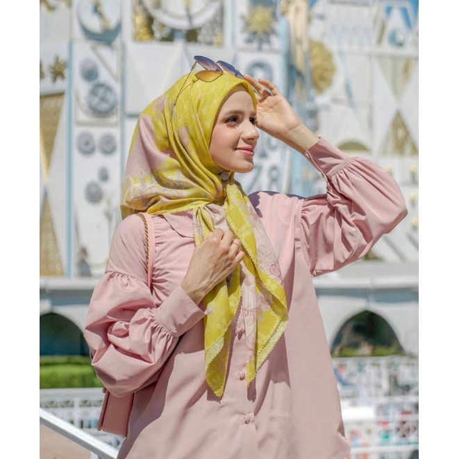 The Dream Park Sun Buttonscarves