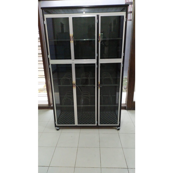 Lemari Piring Kaca Rak Piring 3pt Full Kaca Riben Roda (BOGOR-DEPOK)