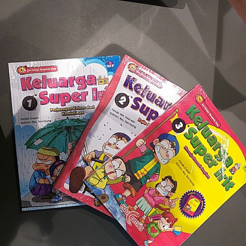 PAKET KOMIK - KELUARGA SUPER IRIT 1-3 ADA BONUSNYA DIDALAM BUKU - KOMIK LUCU - KOMIK ANAK BOOKS