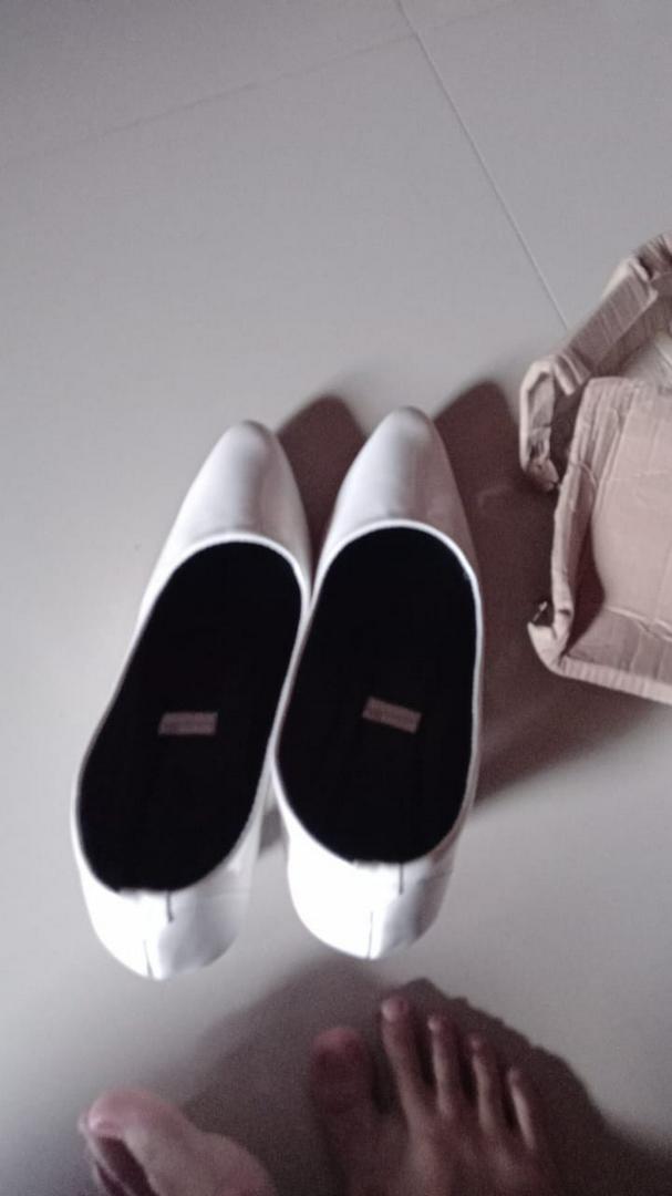 Sepatu Wanita Kantor Glossy Putih