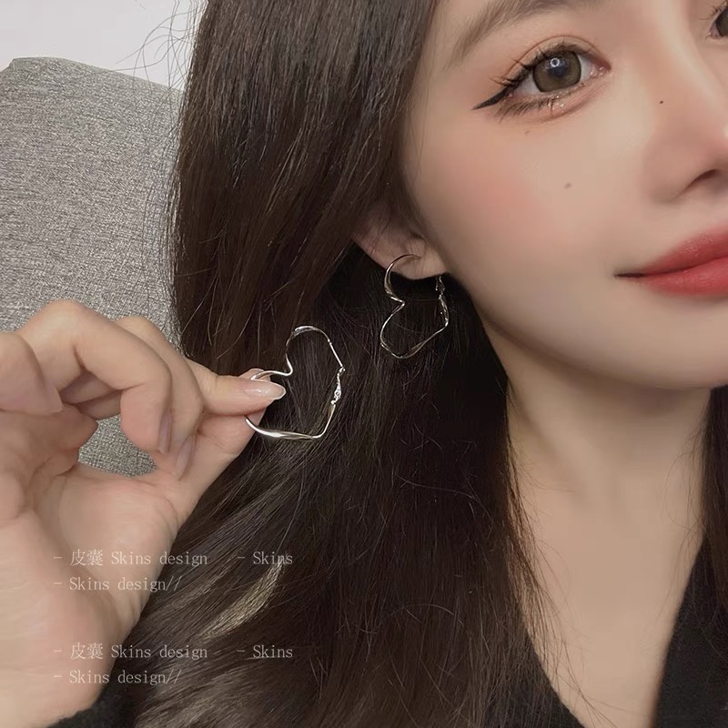 YEEZII Anting Bentuk Hati Besar Geometris Hypoallergenic Warna Emas Gaya Retro Untuk Wanita