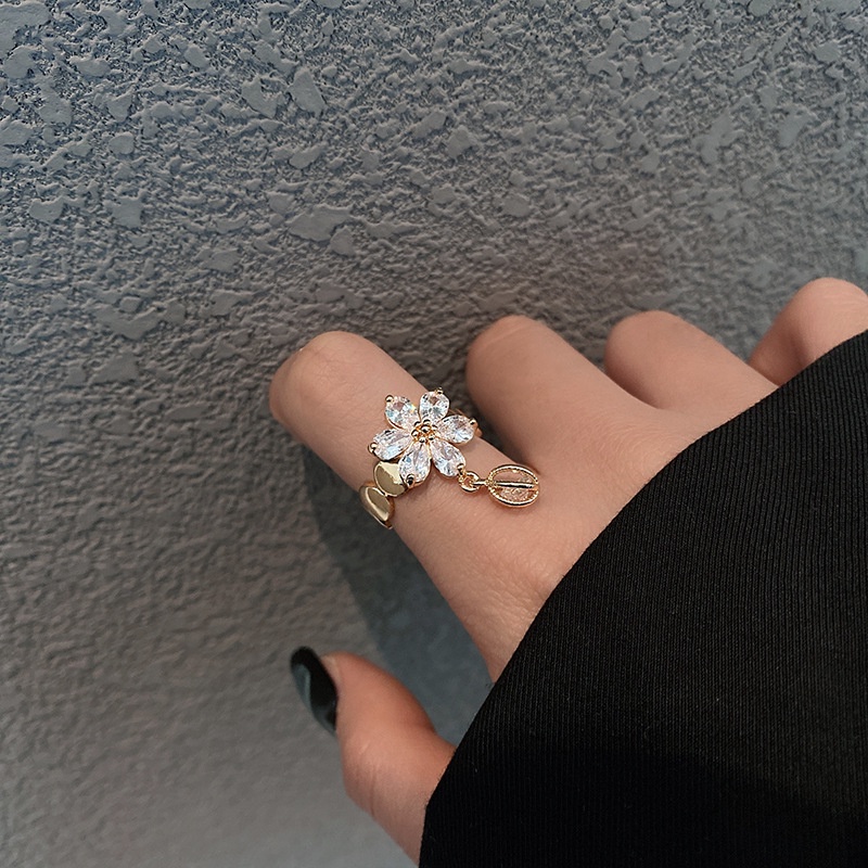 Cincin Bentuk Bunga Aksen Zircon Untuk Wanita