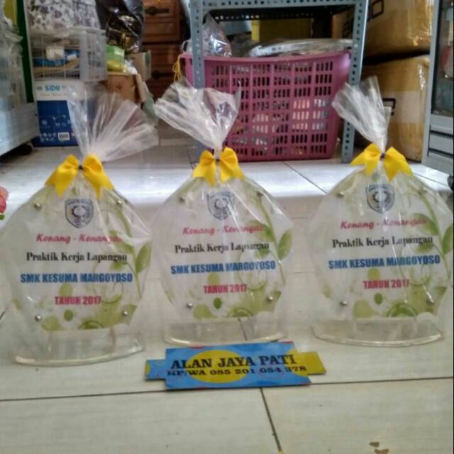 

Plakat akrilik tipis
