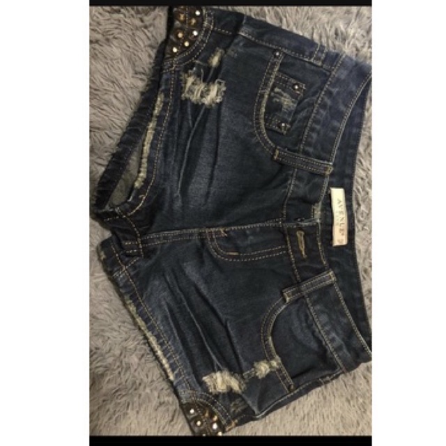 PRELOVED CELANA PENDEK AVENUE