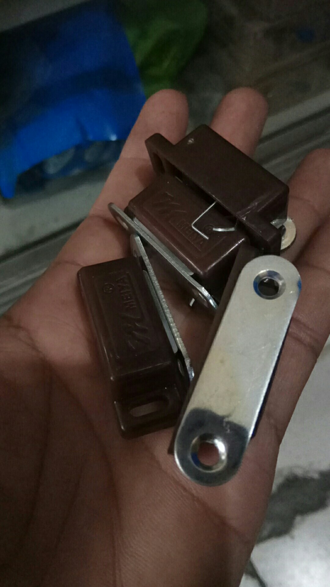 Magnet Kayu Kotak Kecil Coklat Magnit Pintu Lemari Push Open