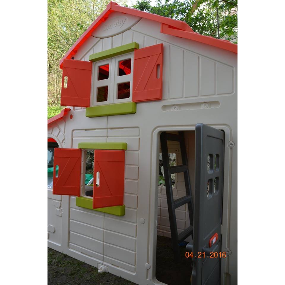 smoby playhouse with picnic table