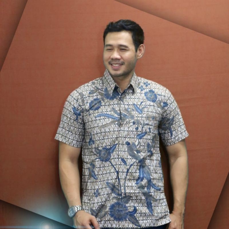 HEM BATIK PENDEK PRIA ELEGAN