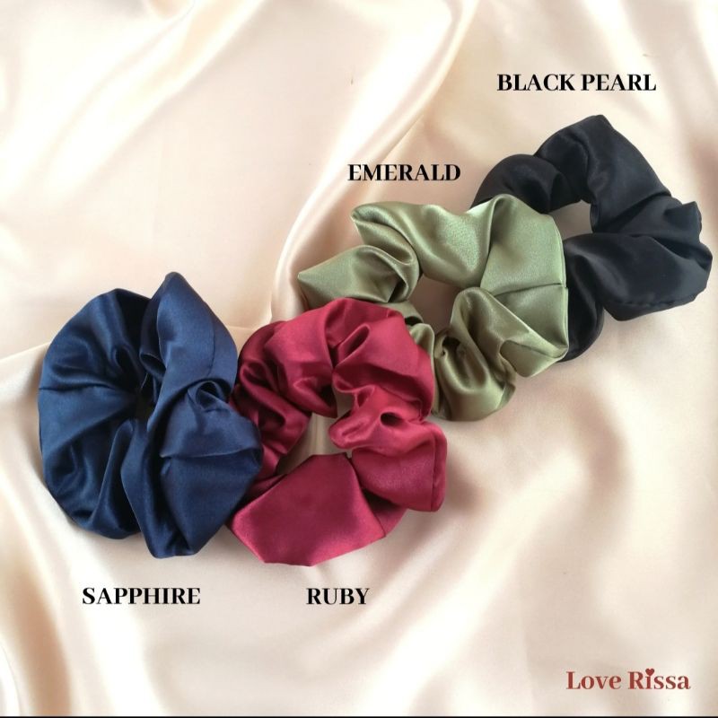 Large Scrunchies Satin Love Rissa / Ikat Rambut / Karet Rambut / Aksesoris Wanita / Korea