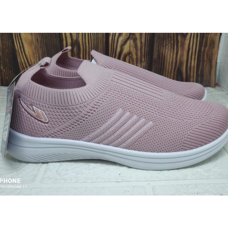 SEPATU SLIP ON NEWERA WINDA &amp; WINNY 02 37-41 dan 33-36  model kaos kaki bandrol Rp 119800