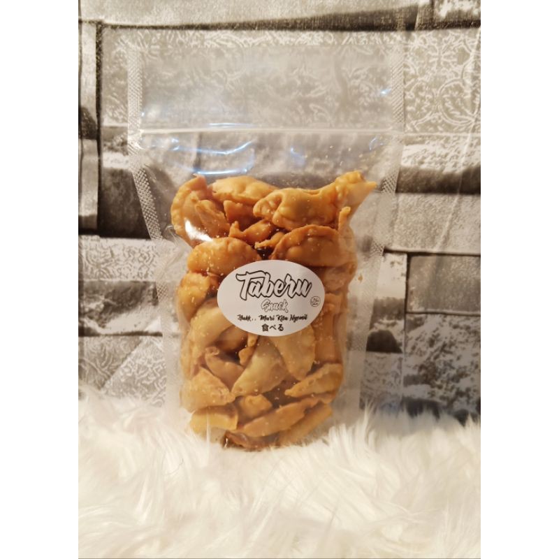 

pastel isi serundeng pedas