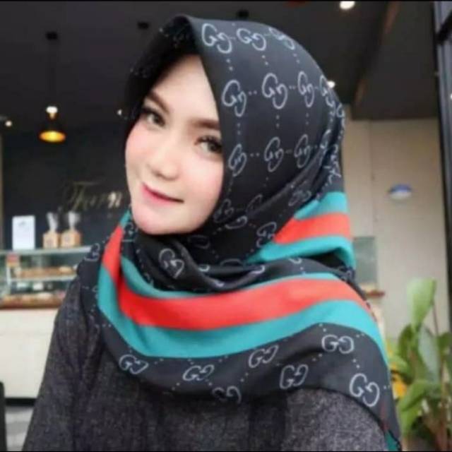 Hijab Segi Empat Deenay KW Motif Gucci Black Voal Scarf