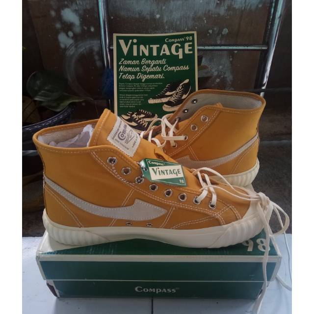 Sepatu compass vintage HI