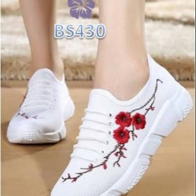 Sepatu Wanita Sneakers Kelsey Sakura