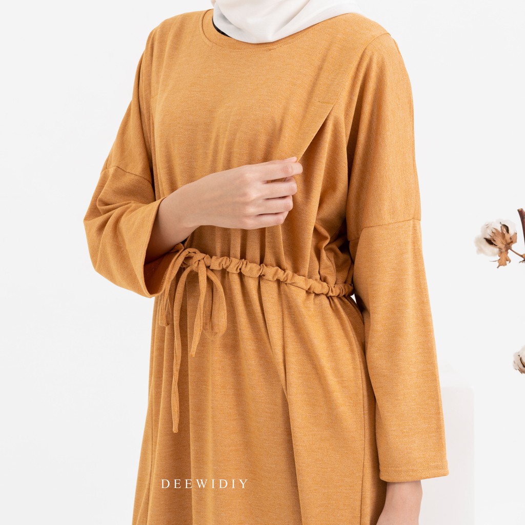 DEEWIDIY  SHAKILA TUNIK