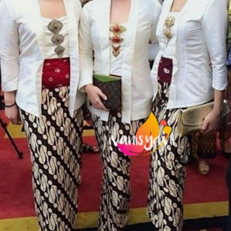 1set Kebaya Kutubaru + Jarik Instan, Motif Lereng kecil