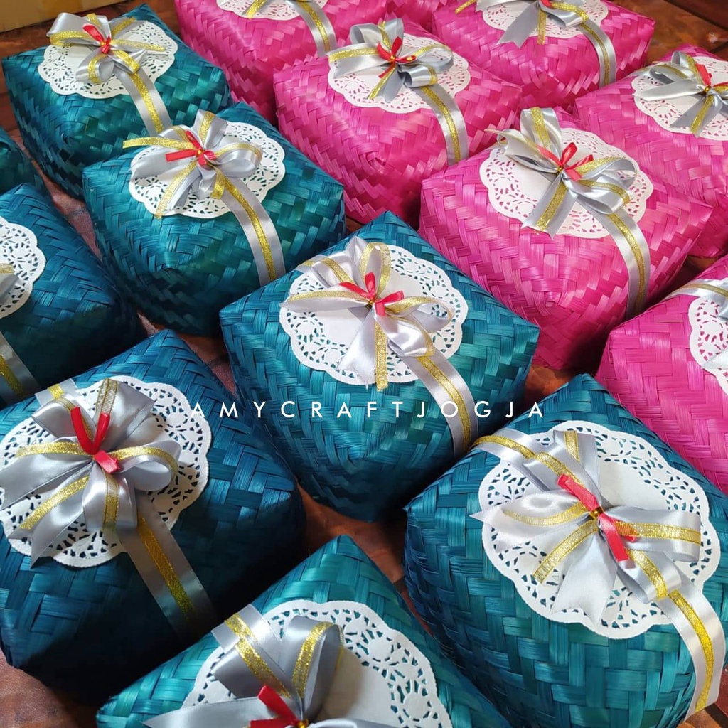 Sepasang Besek 18 x 18 cm Warna Pita / Besek Genduri / Besek Uleh Uleh / Packaging / Besek Bambu