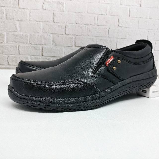 Kickers Sepatu Casual Pria Bahan Kulit Asli Murah Full Hitam Elegan Istimewa KC21