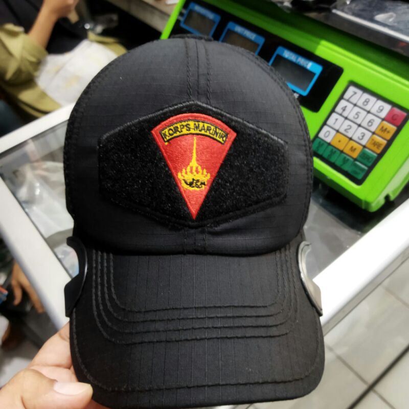 Topi Hitam Kain Jaring Model Cowak Logo Bordir Segitiga Merah Marinir