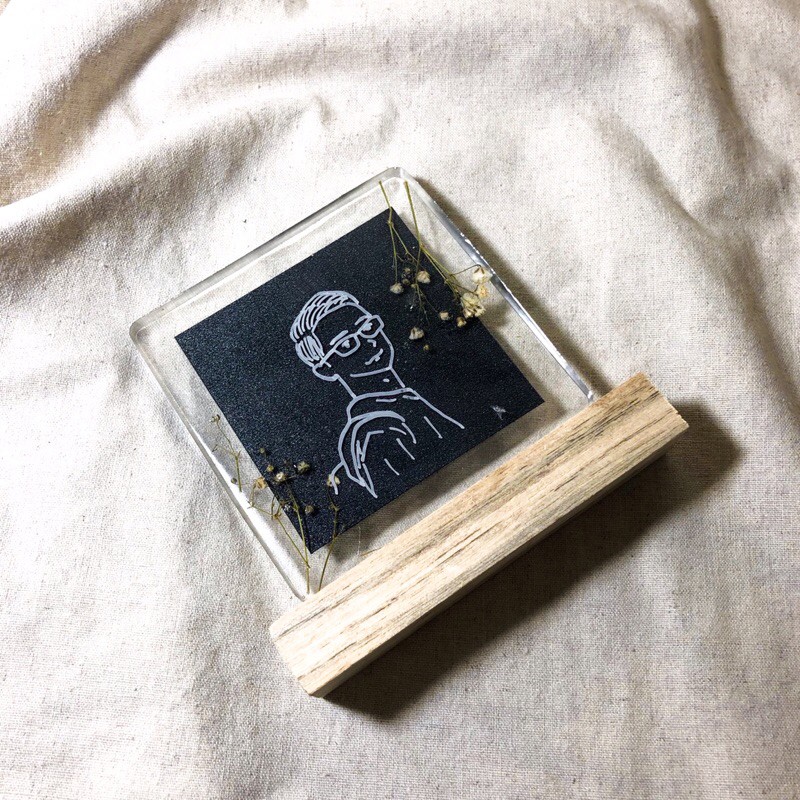 

PAJANGAN / KADO CUSTOM HADIAH UNIK ACRYLIC RESIN