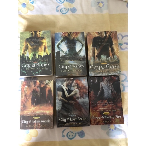 Mortal Instruments - Cassandra Clare