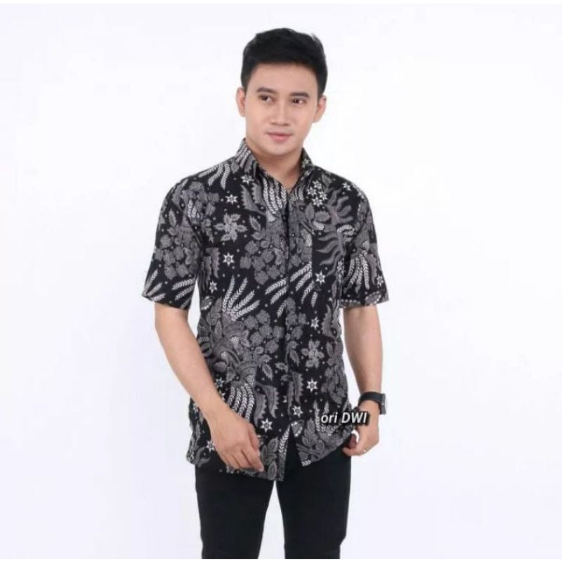 Hem batik pria lengan pendek/kemeja batik pria/baju batik/kemeja pria lengan pendek/terbaru dan terlaris/bisa cod