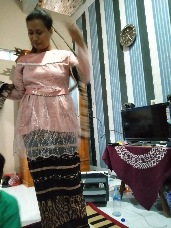 Batik Couple Kebaya Tunangan Saritiw Wisuda Lamaran Nikahan Kondangan Wanita Modern