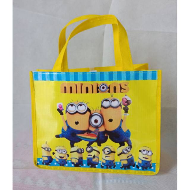 

goodie bag terlaris tas ultah tas souvenir tas ulang tahun minions