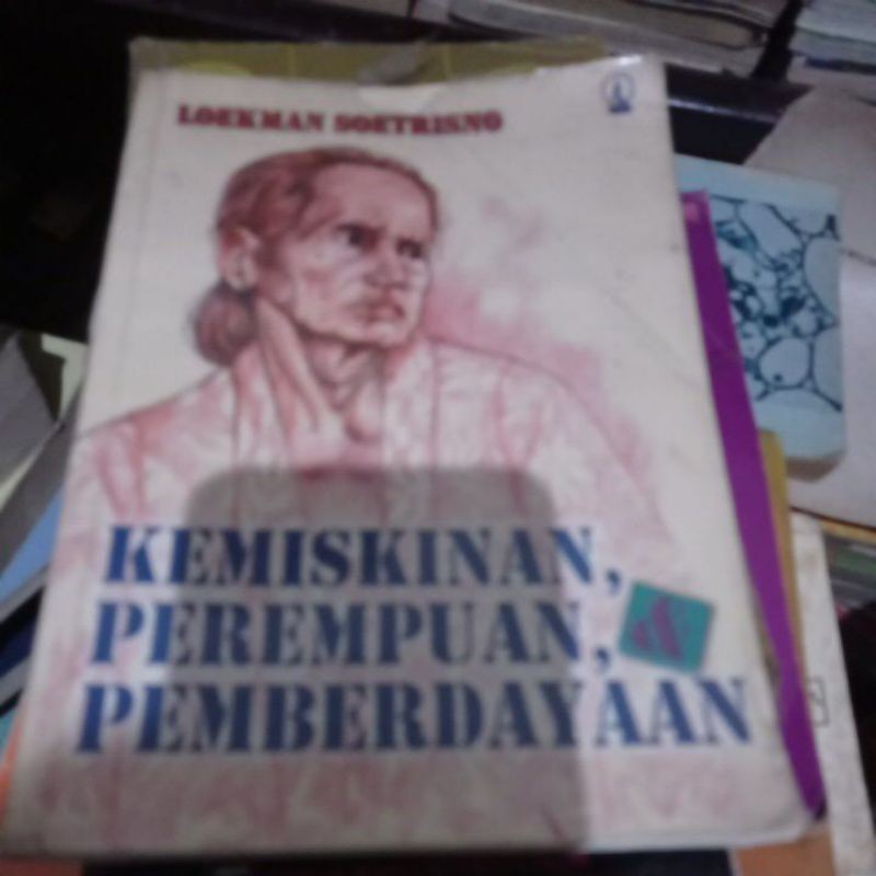 Buku kemiskinan, perempuan, pemberdayaan