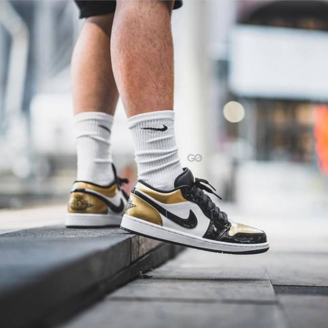 gold toe jordan 1 low