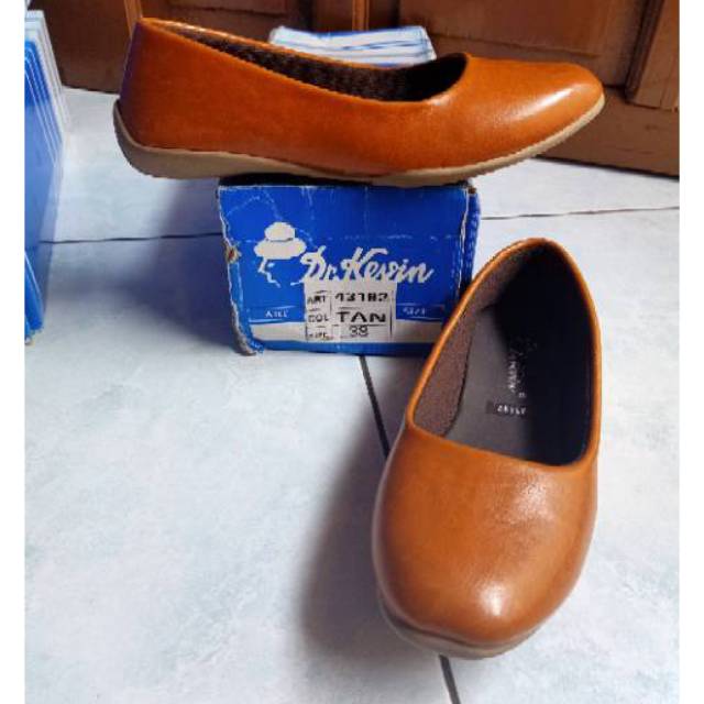 sepatu flat shoes Dr kevin