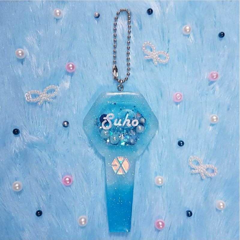 [READY STOCK] EXO Lighstick Resin Keychain