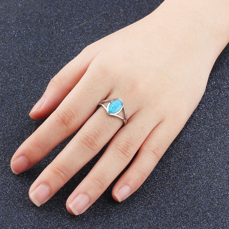 New Fashion Blue Opal Oval Ladies Engagement Ring